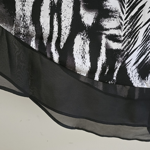 New Style & Co. Black and White Abstract Print Sleeveless Tunic w Rhinestones - Picture 7 of 7